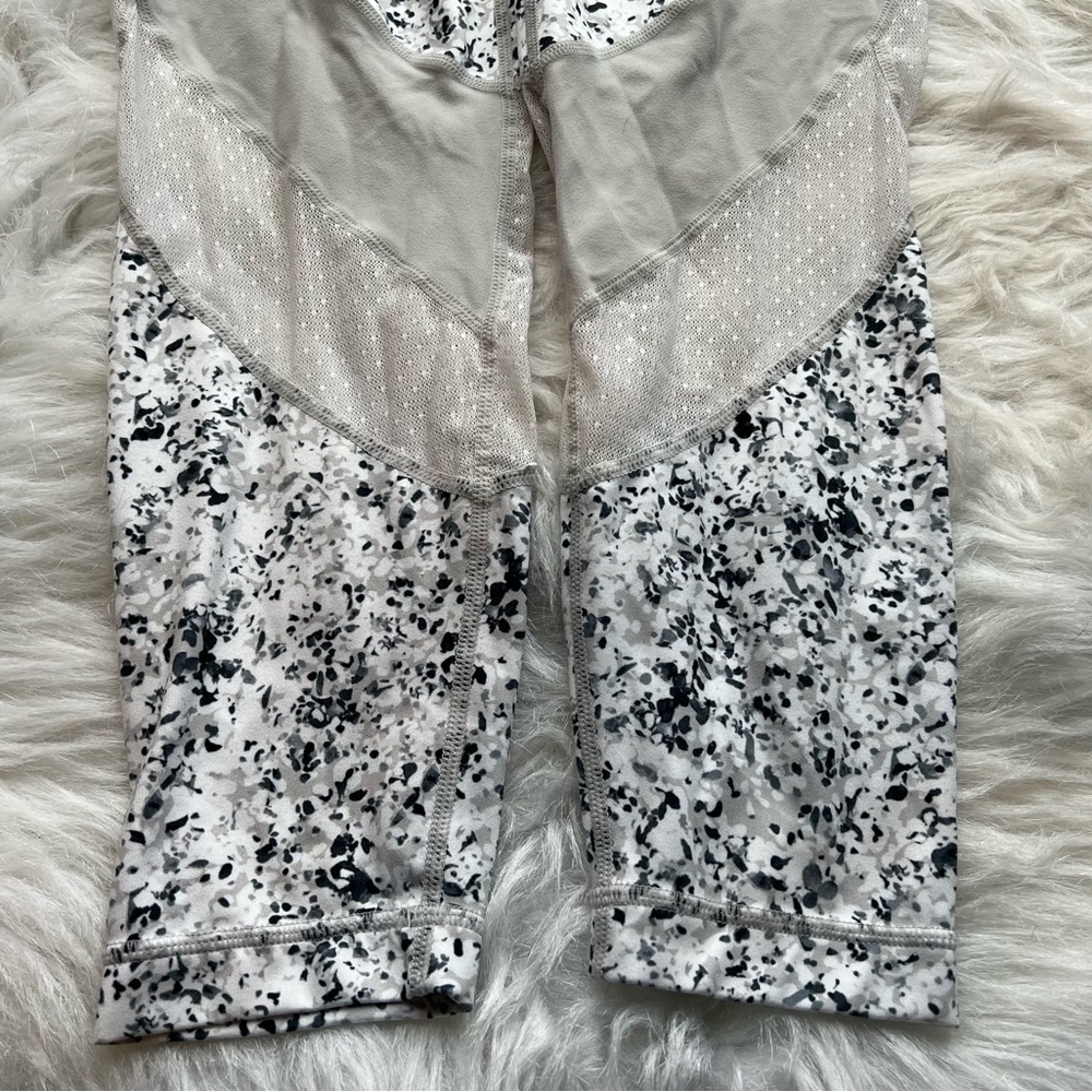 Athleta Sandstone Pattern Salutation Mesh Leggings - image 7